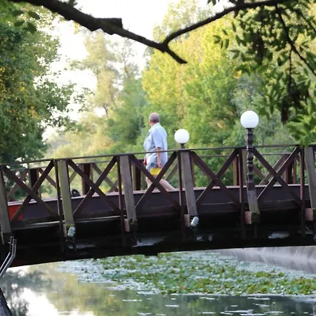 Hevizi Castrum Panzio 住宿加早餐酒店 Hévíz