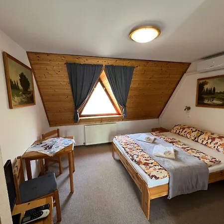 住宿加早餐酒店 Hevizi Castrum Panzio Hévíz